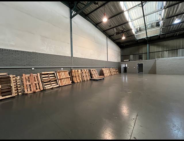 378M² WAREHOUSE TO LET IN SEBENZA